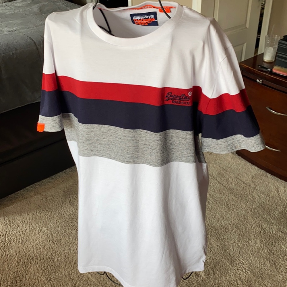 Men’s Superdry Tee shirt brand new never worn XL